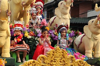 Maxpixelnet Flowers Chiang Mai Parade Thailand 5025089