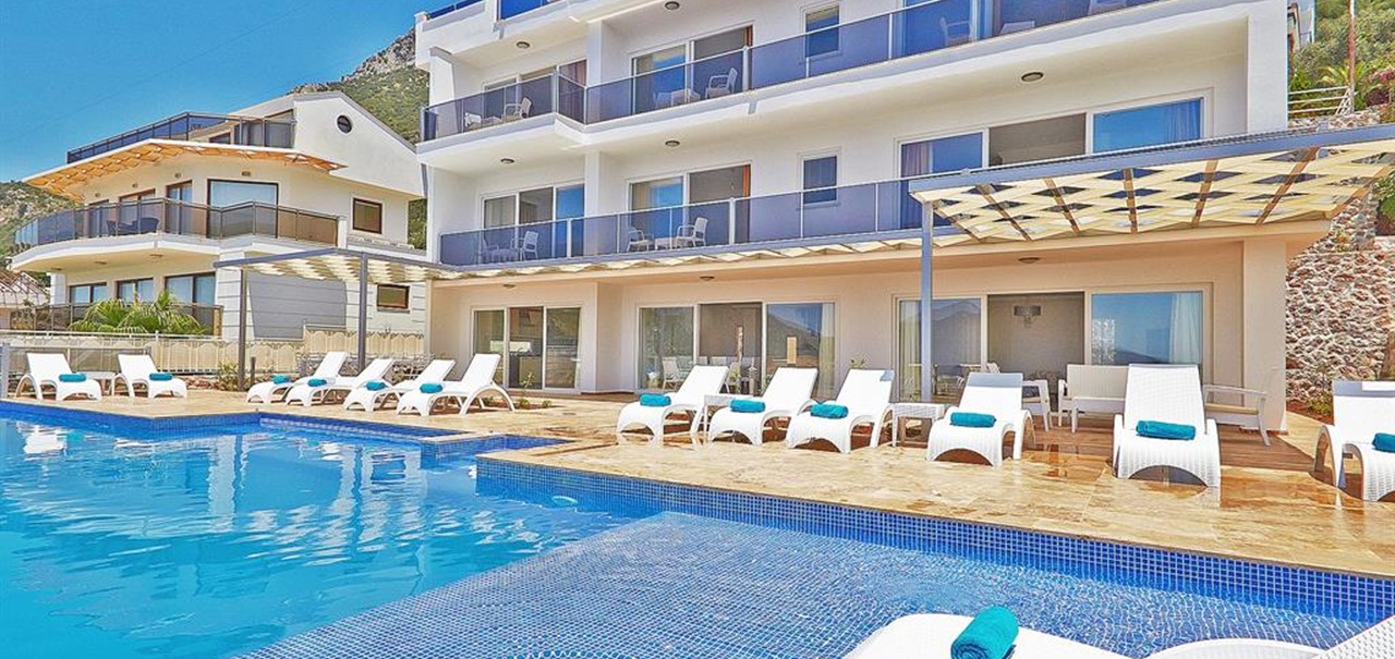 Falcon Exclusive Exterior