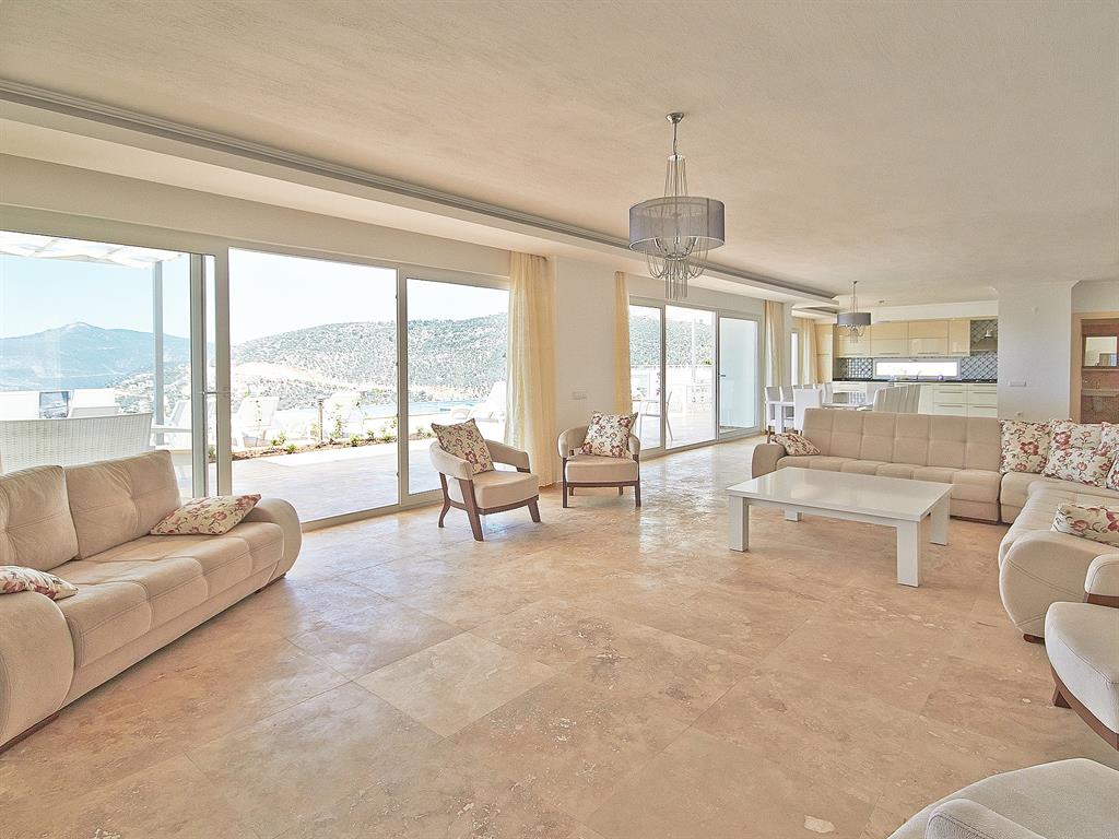 Falcon Exclusive Lounge