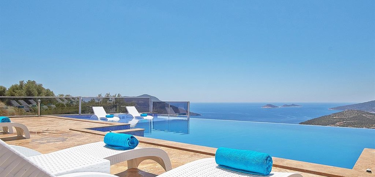 Falcon Exclusive Pool Terrace