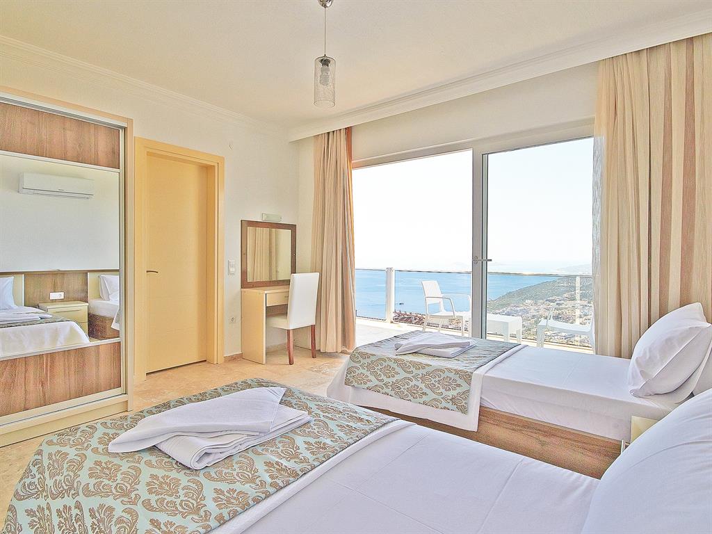 Falcon Exclusive Twin