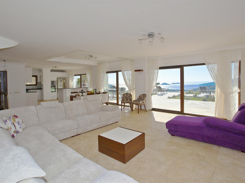 Falcon Lodge Living Area