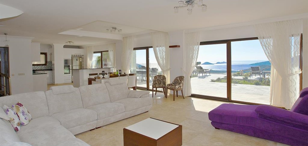 Falcon Lodge Living Area