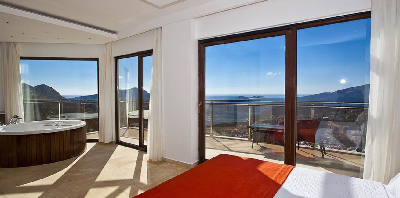 Falcon Lodge Master Bedroom
