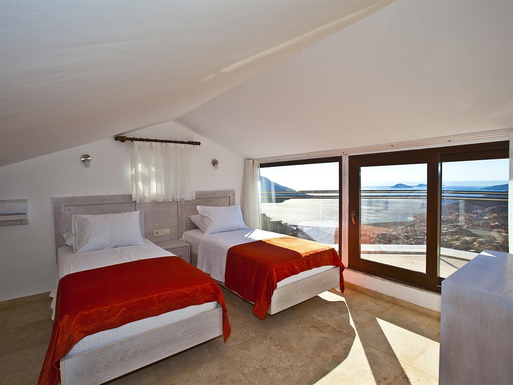 Falcon Lodge Top Floor Twin