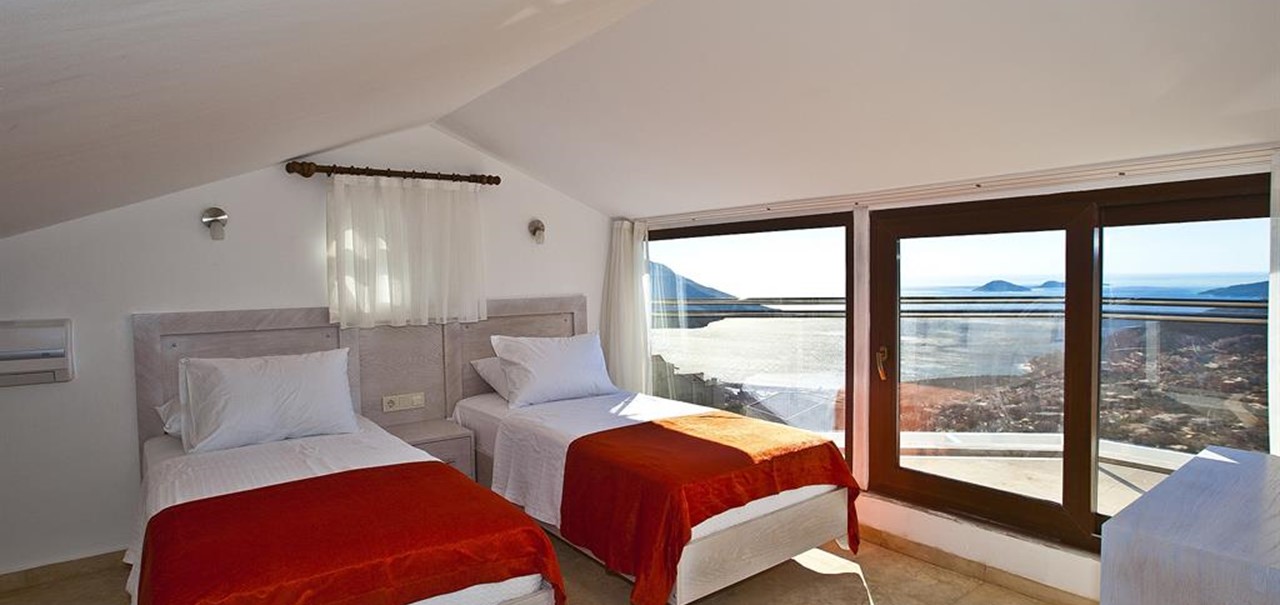 Falcon Lodge Top Floor Twin