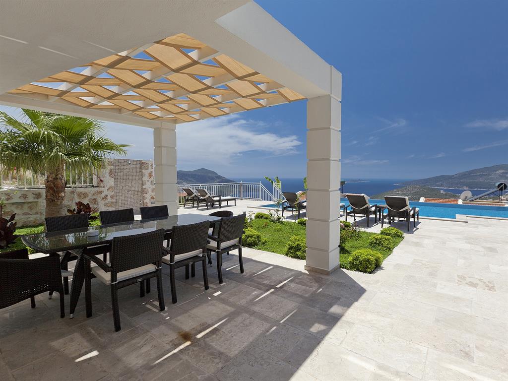 Falcon Lodge Alfresco Dining