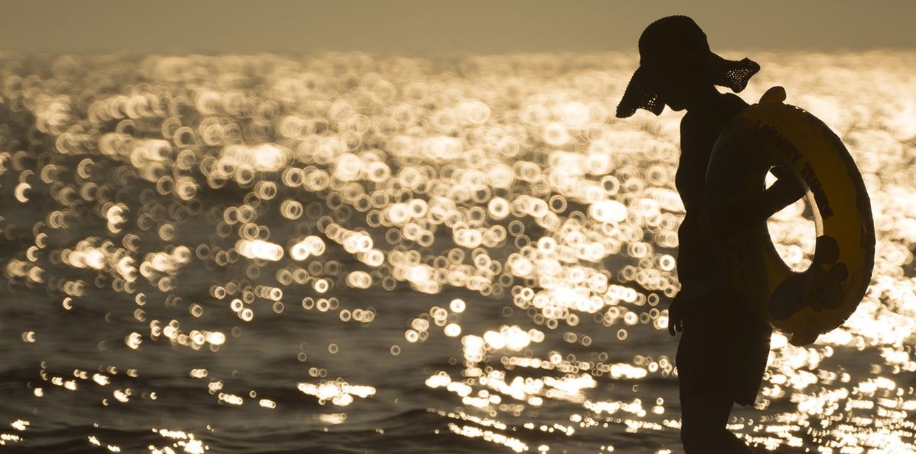 Beach Sea Water Silhouette Light Bokeh 1055859 Pxherecom