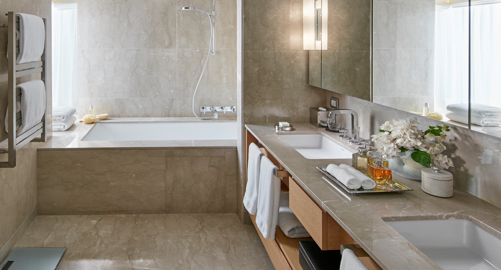 Pine View Apartment 3 Bedroom BTHRM 01