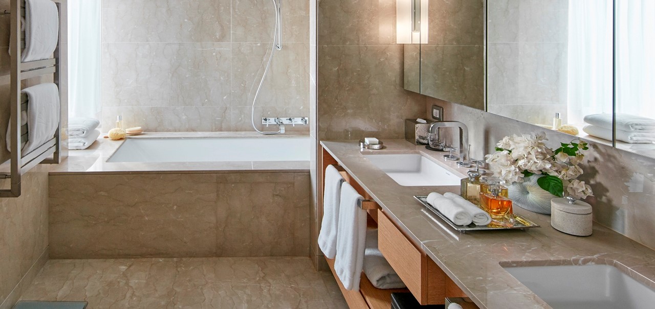 Pine View Apartment 3 Bedroom BTHRM 01