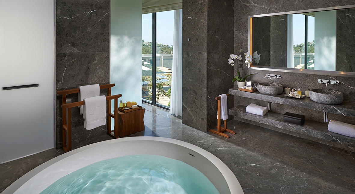 MOBOD Mandarin Villa Master Bedroom Bathroom