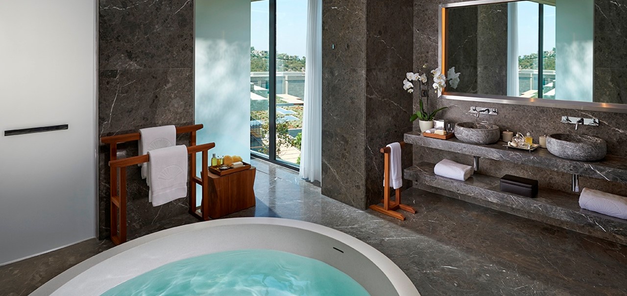 MOBOD Mandarin Villa Master Bedroom Bathroom