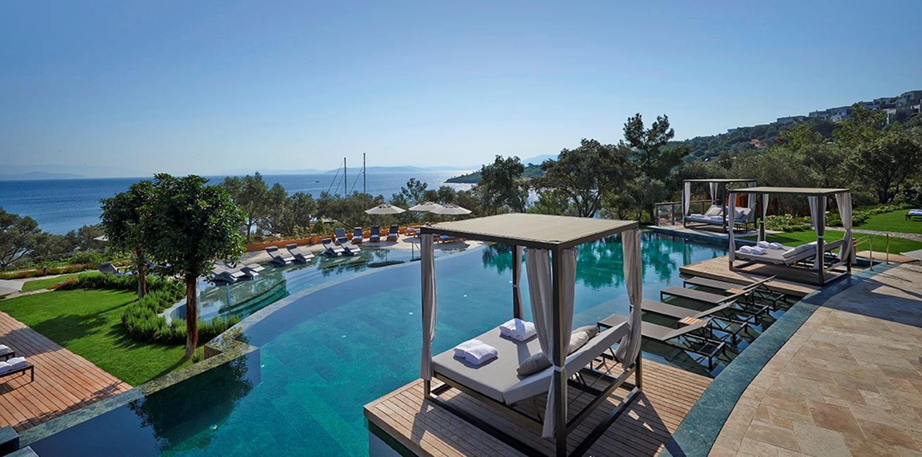 MOBOD Outdoor Pool 1
