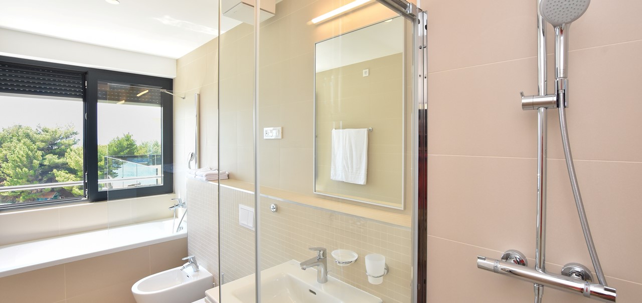 Bath And Shower Ensuite