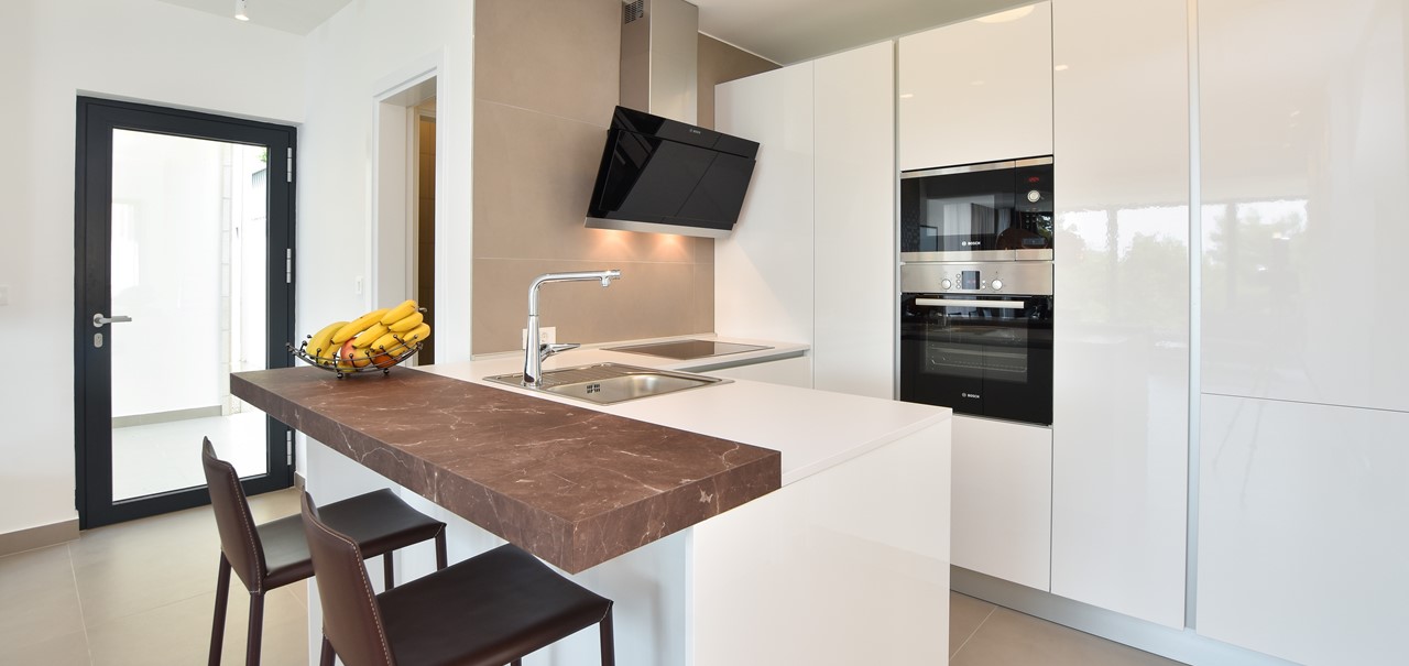 Kitchen And Breakfast Bar