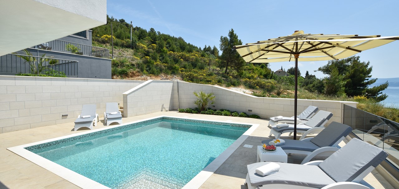 Poolside Mountain View