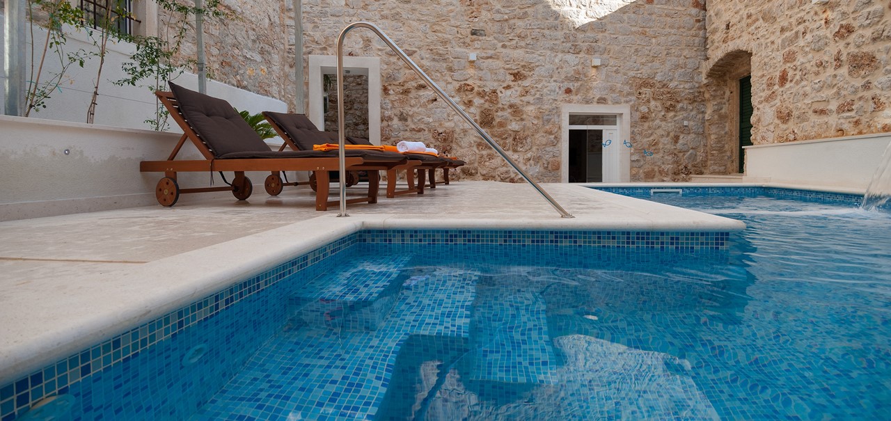 Pool And Sun Loungers