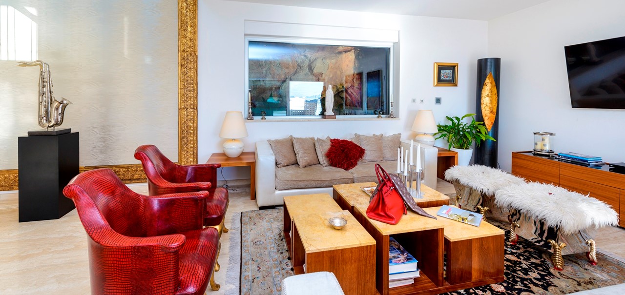 Living Area Plus Sculpture