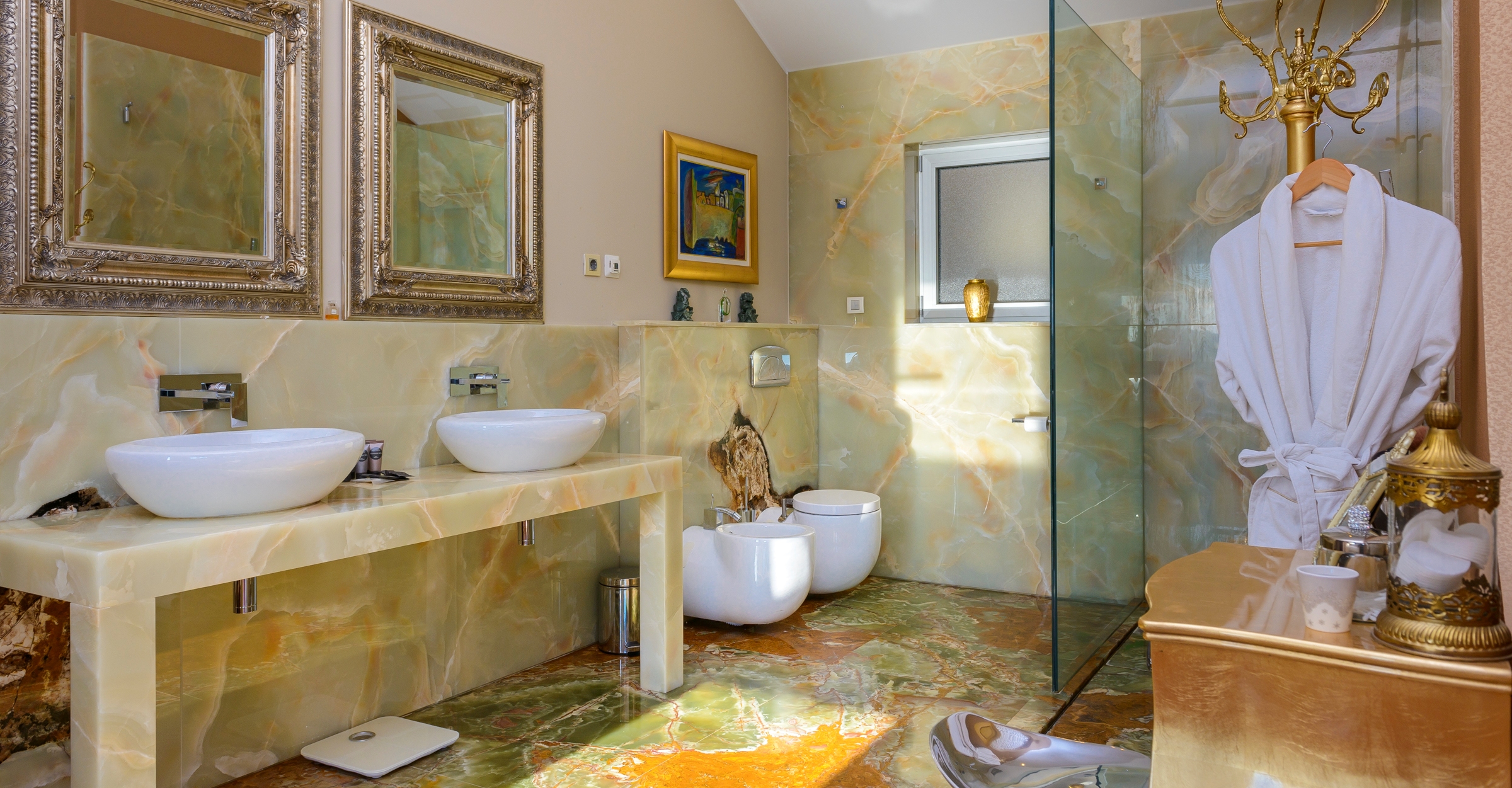 Master Ensuite 2
