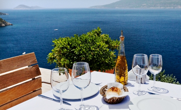 Breakfast setting with panoramic views at Hotel Villa Mahal