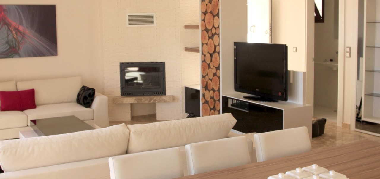 Contemporary furnishings throughout