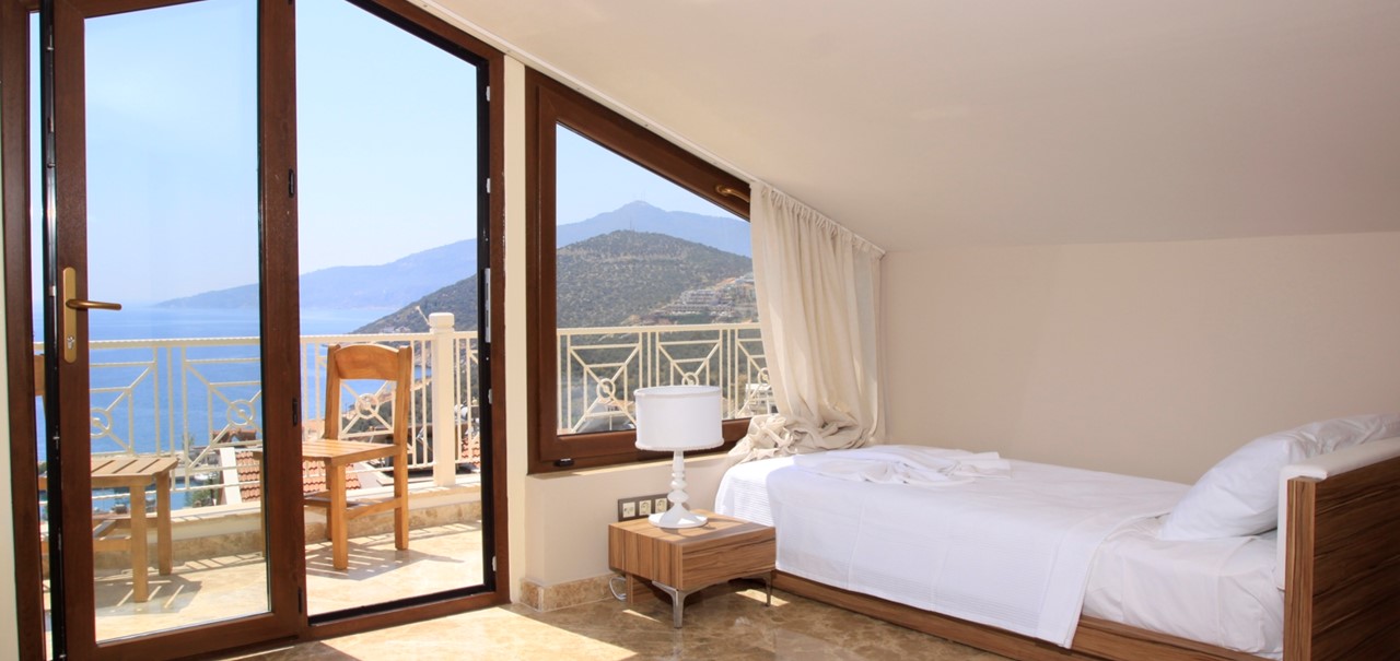 Twin bedroom with fantastic sea views