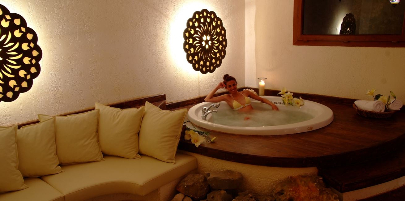 Jacuzzi with Ottoman Seating