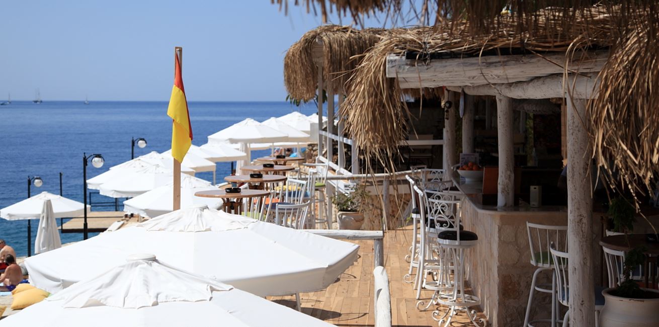 Beach club bar