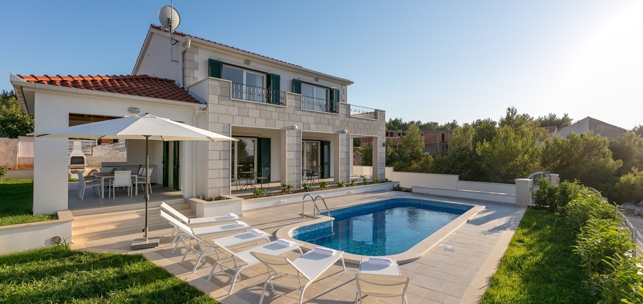 Villa In Milna 4 Resized