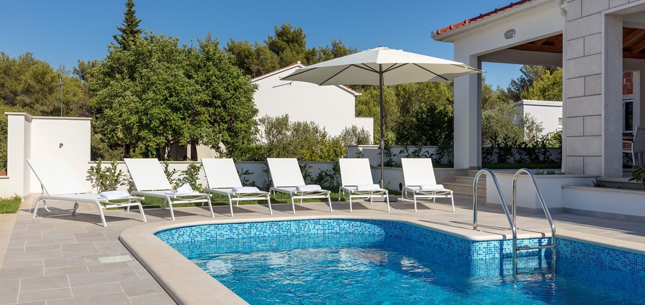 Villa In Milna 6 Resized