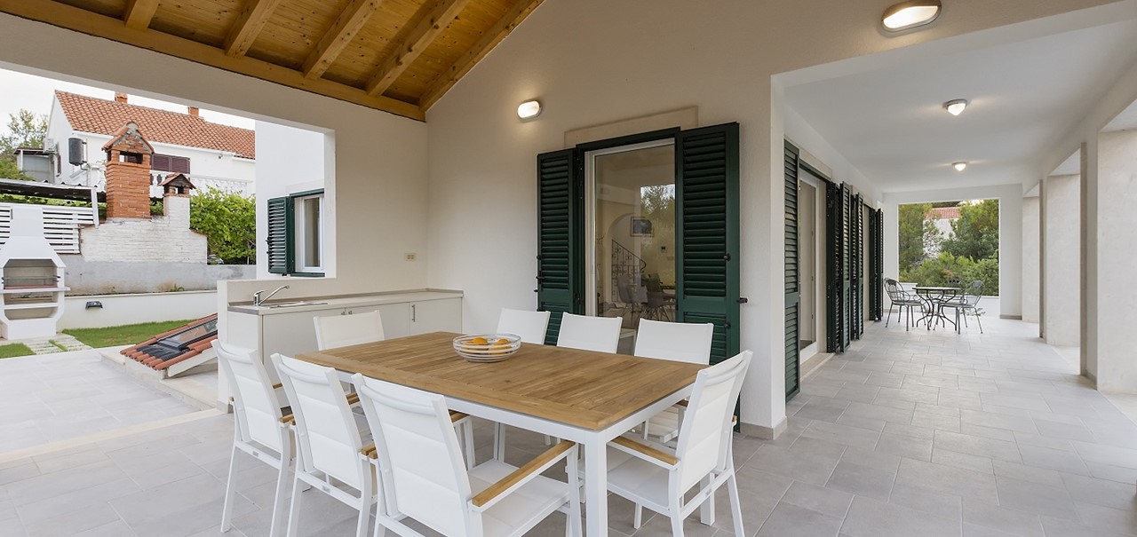 Villa In Milna 7 Resized