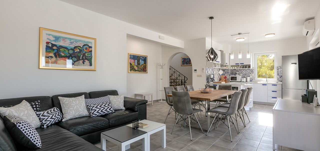 Villa In Milna 14Resized