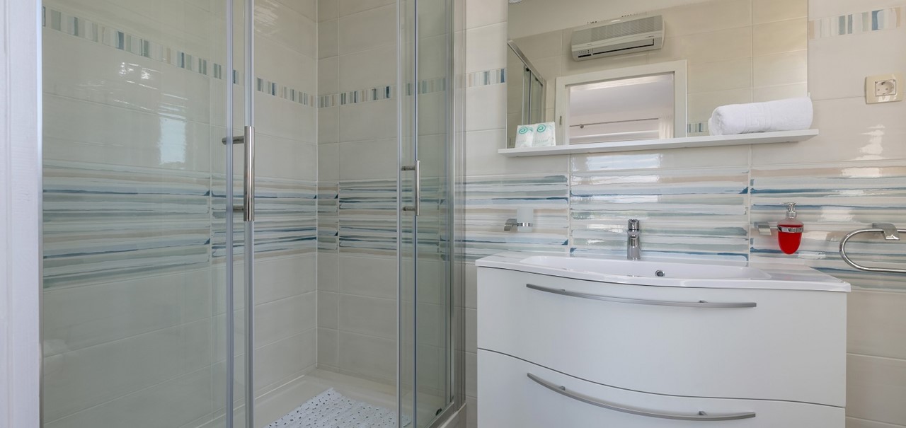 Villa In Milna 28 Resized