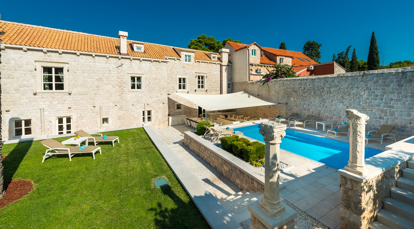 Villa Luciana Outside 2