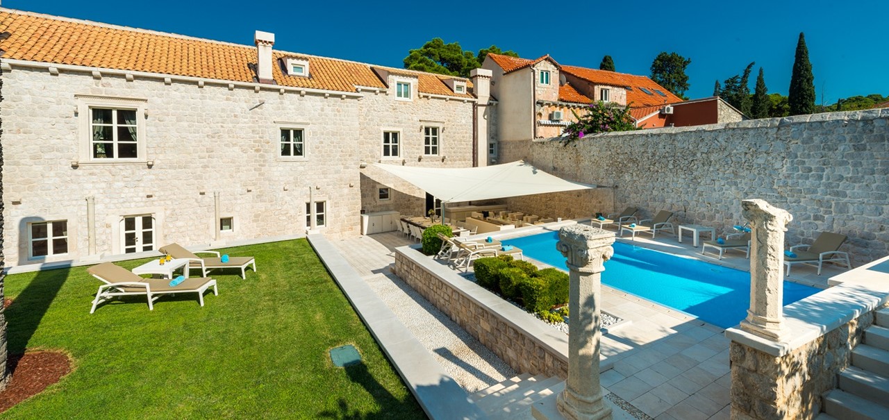 Villa Luciana Outside 2