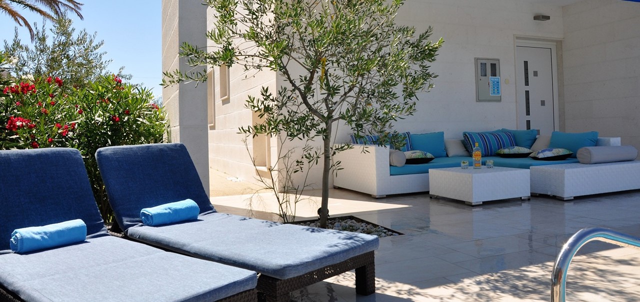 Villa Mermaid Outside 8