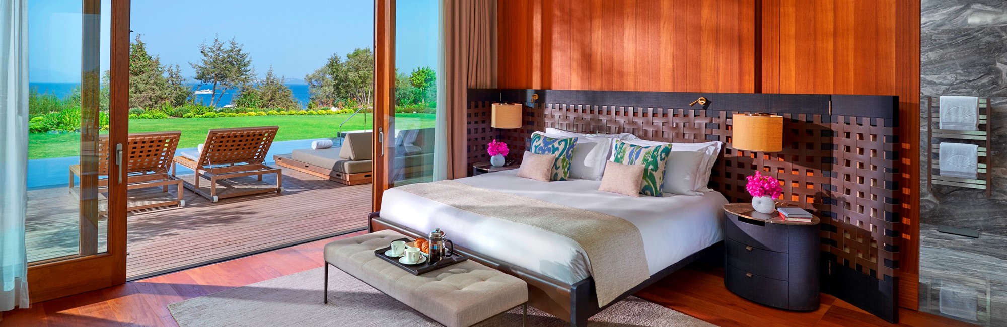 Paradise Bay Suite Room