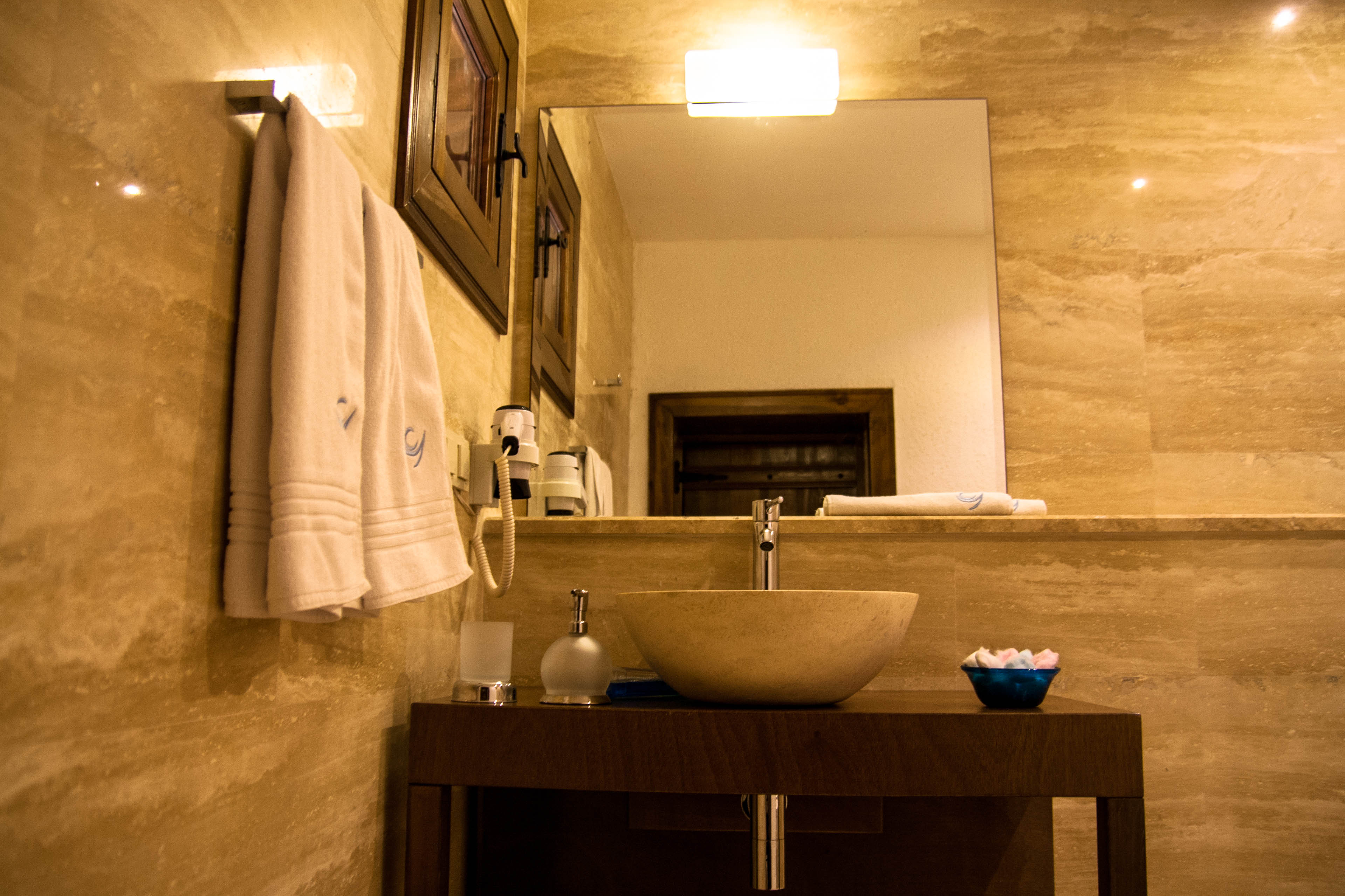 Contemporary en-suite facilities