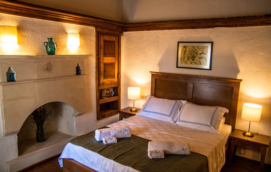 Beautiful room with high ceiling