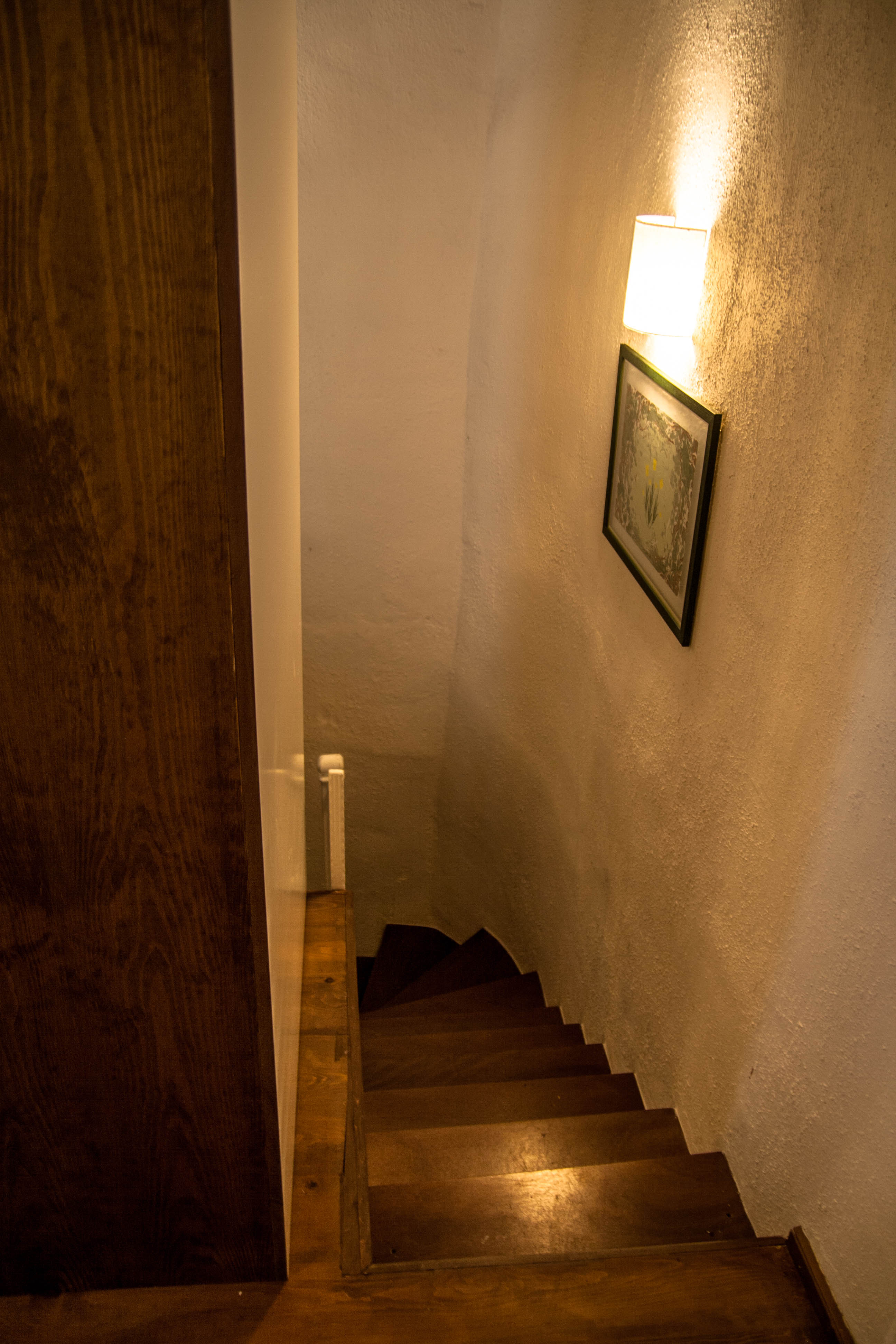 Stairs lead to an en-suite below