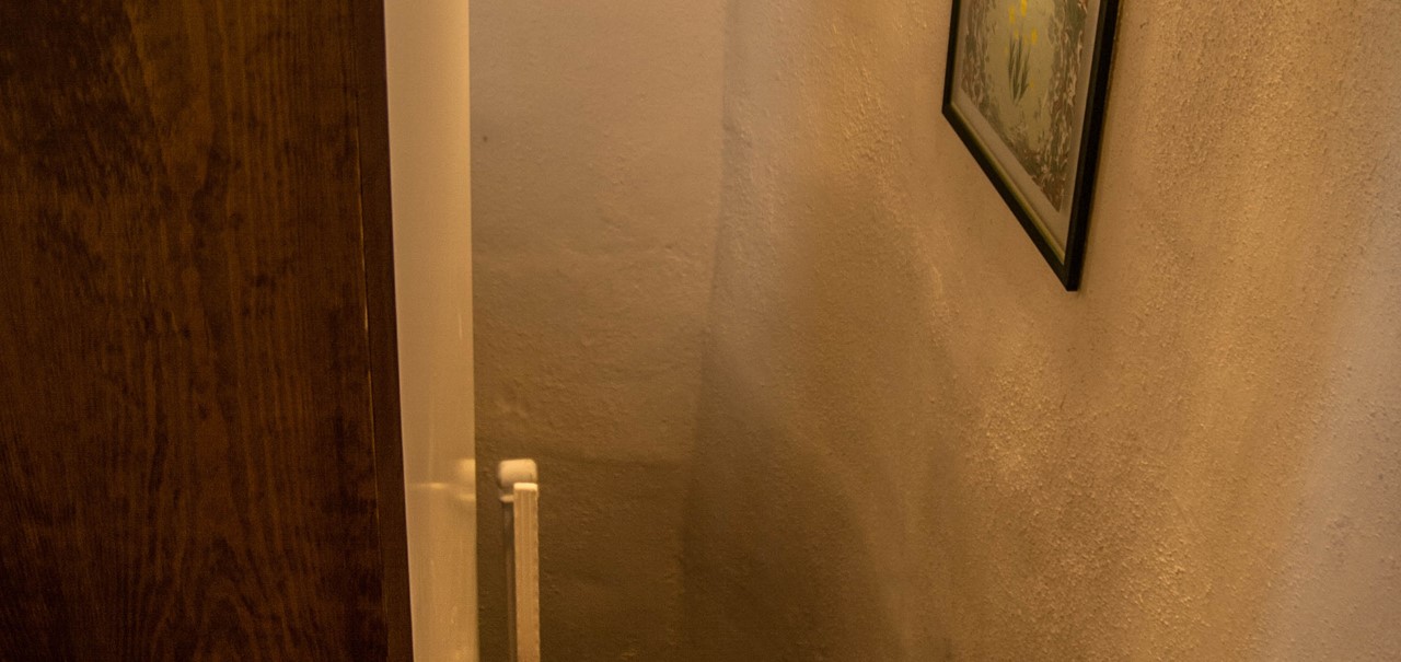 Stairs lead to an en-suite below