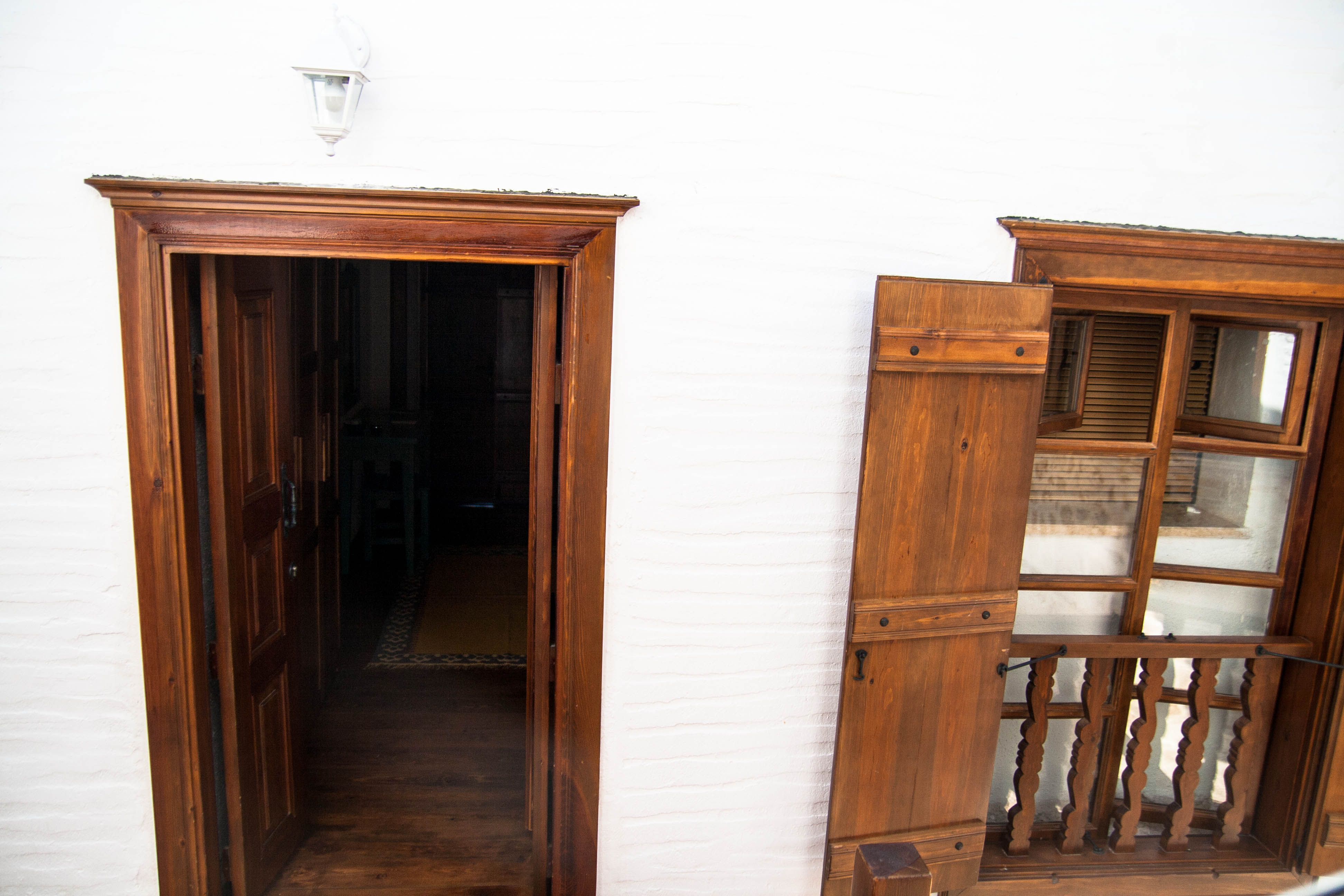 Room 4 with wooden shutters