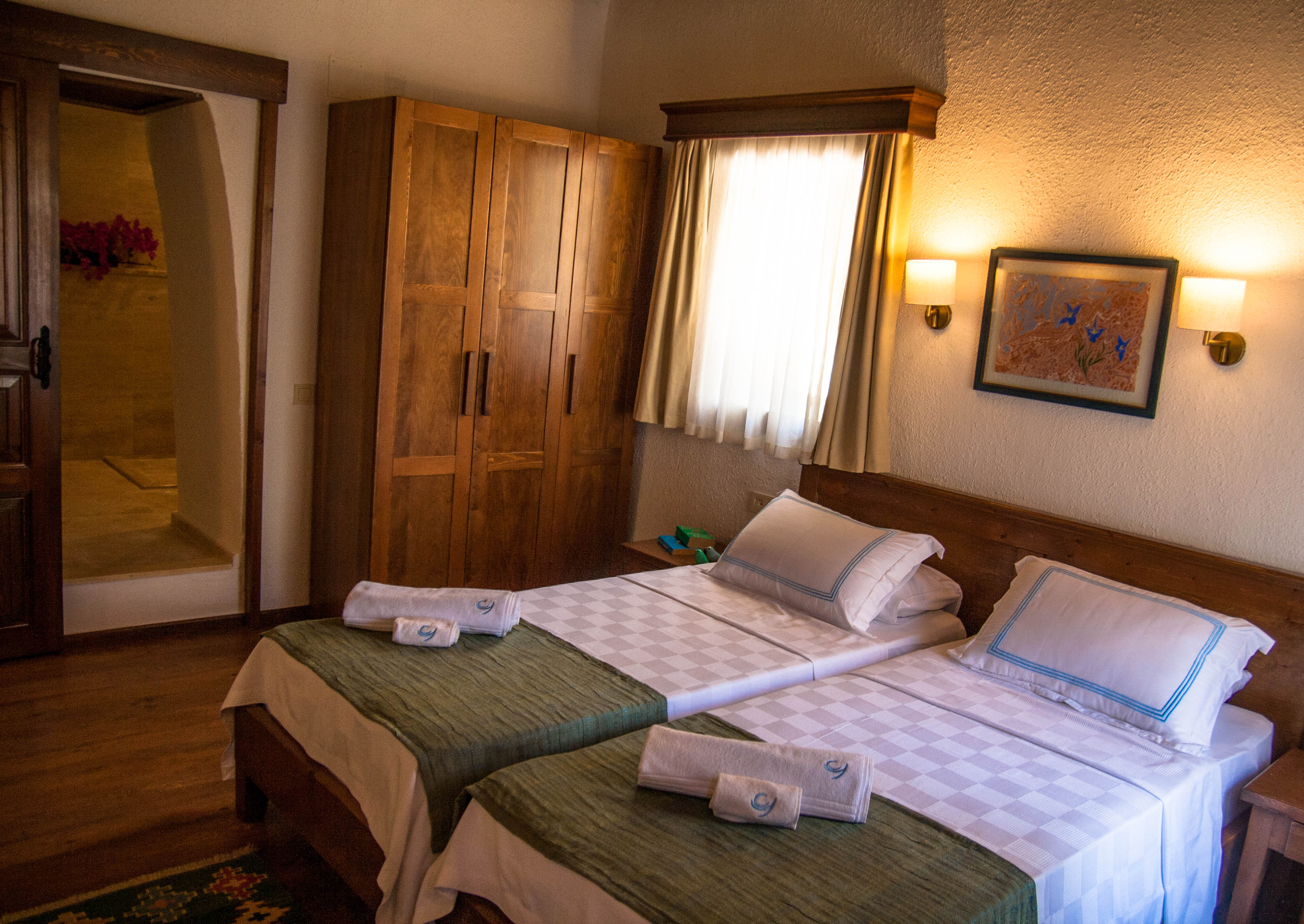 Room 6 at the Courtyard Hotel with twin beds