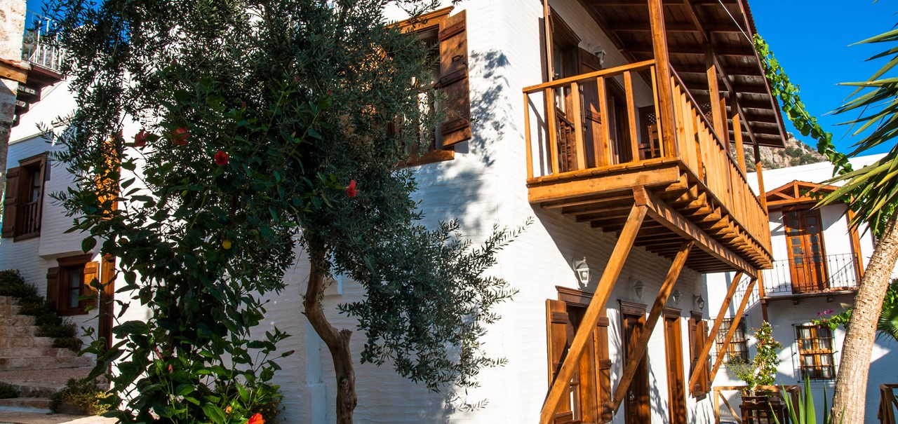 1st floor Courtyard Hotel rooms have private balconies