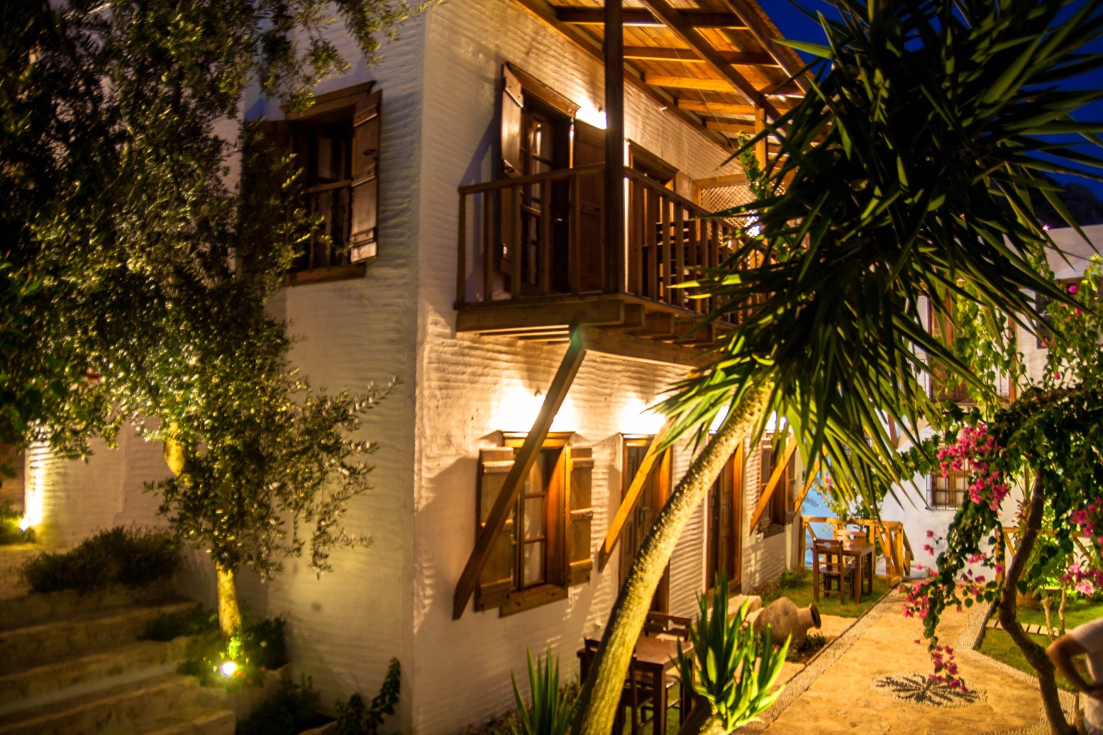 The courtyard hotel at night