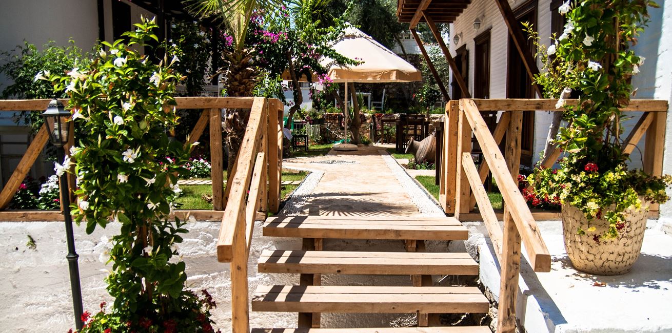 Steps to the Courtyard hotel gardens