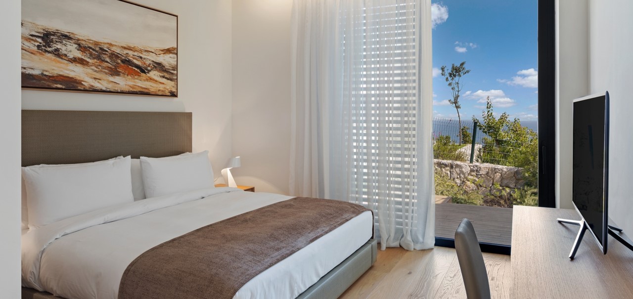 Three Bedroom Residence With Pool Bedroom2 7795 A4