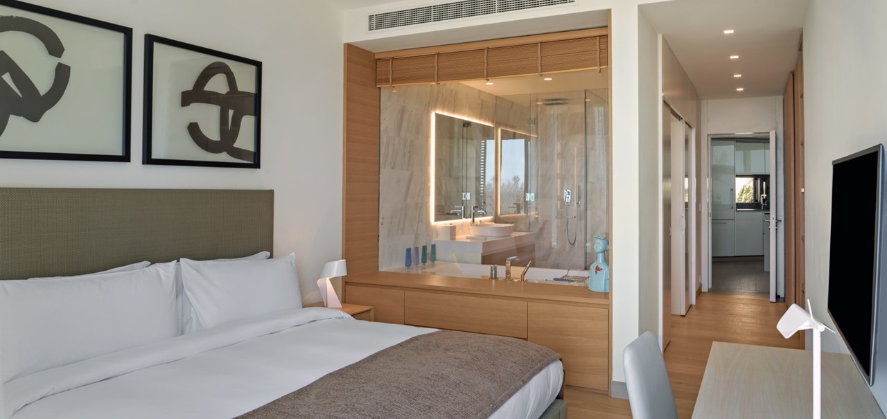 Three Bedroom Residence With Pool Main Bedroom 7737 A4