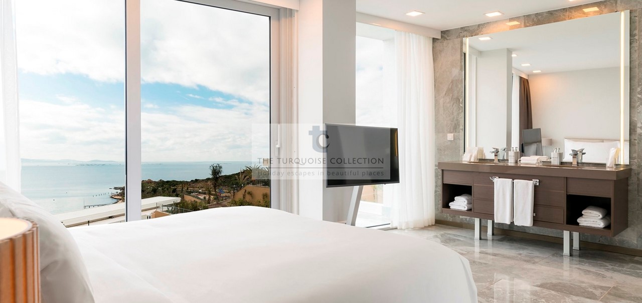 Family Terrace Residence Master Bedroom1 Copy
