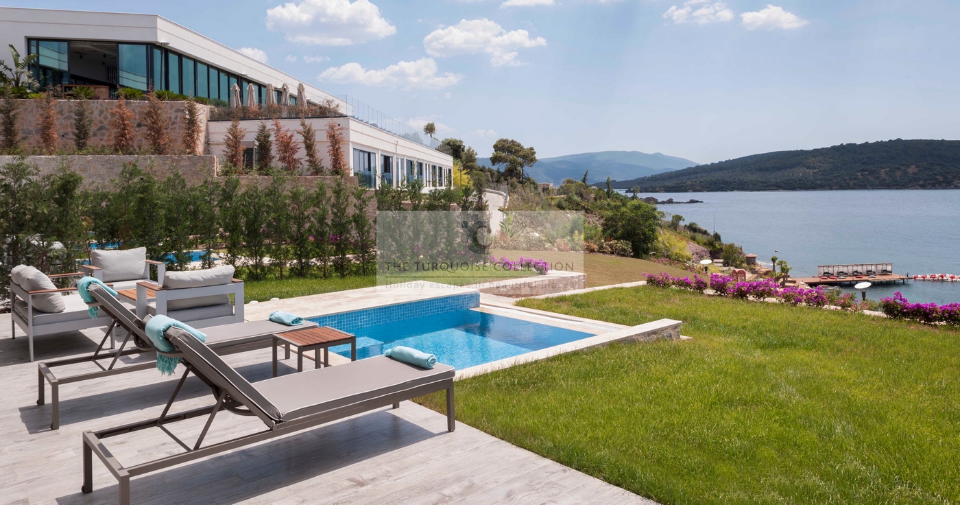 Family Terrace Residence With Garden Jacuzzi Jacuzzi1 Copy